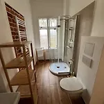 Historic Building- 9 Bedrooms - Groups Up To 26 Appartement *