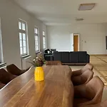Historic Building- 9 Bedrooms - Groups Up To 26 Appartement *