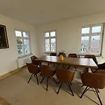 Historic Building- 9 Bedrooms - Groups Up To 26 Appartement