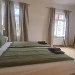 Historic Building- 9 Bedrooms - Groups Up To 26 Appartement Gutenzell-Hürbel