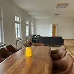 Historic Building- 9 Bedrooms - Groups Up To 26 Appartement