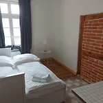 Historic Building- 9 Bedrooms - Groups Up To 26 *