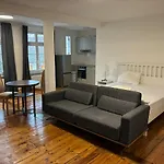 Historic Building- 9 Bedrooms - Groups Up To 26 *