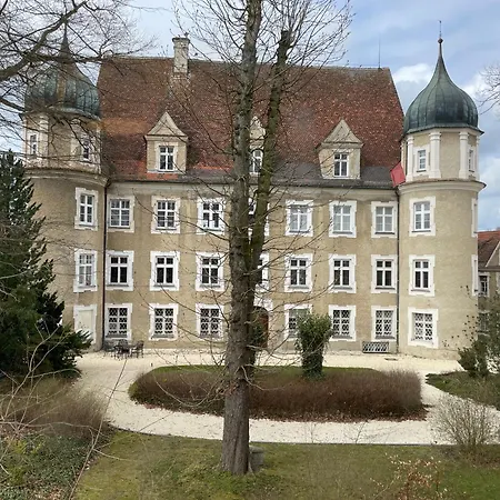 Historic Building- 9 Bedrooms - Groups Up To 26 Appartement