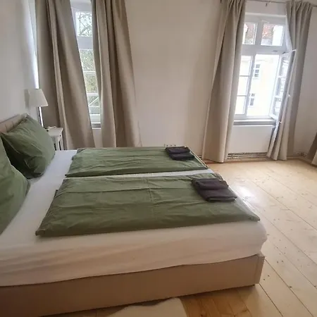 Historic Building- 9 Bedrooms - Groups Up To 26 *