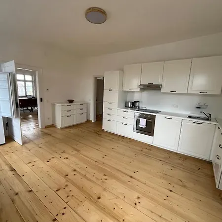 Historic Building- 9 Bedrooms - Groups Up To 26 아파트 Gutenzell-Hürbel