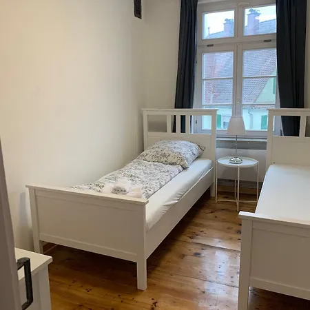 Historic Building- 9 Bedrooms - Groups Up To 26 *