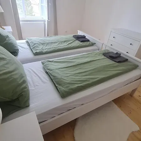 Historic Building- 9 Bedrooms - Groups Up To 26