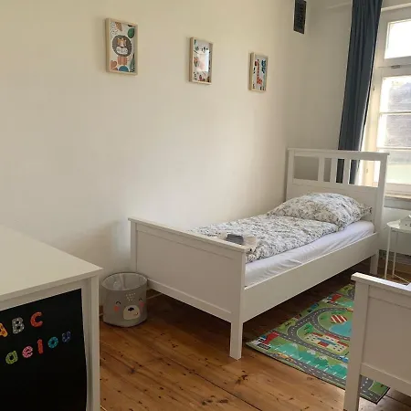 Historic Building- 9 Bedrooms - Groups Up To 26 아파트 *