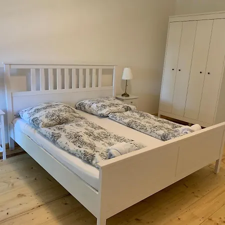 Historic Building- 9 Bedrooms - Groups Up To 26 아파트 *
