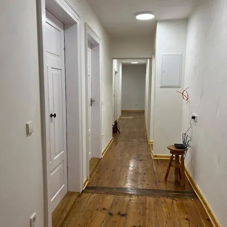 Historic Building- 9 Bedrooms - Groups Up To 26 아파트 *