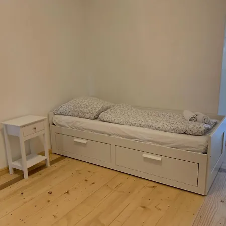 Historic Building- 9 Bedrooms - Groups Up To 26 *